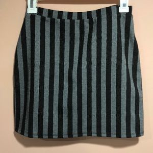 NEVER WORN F21 SKIRT